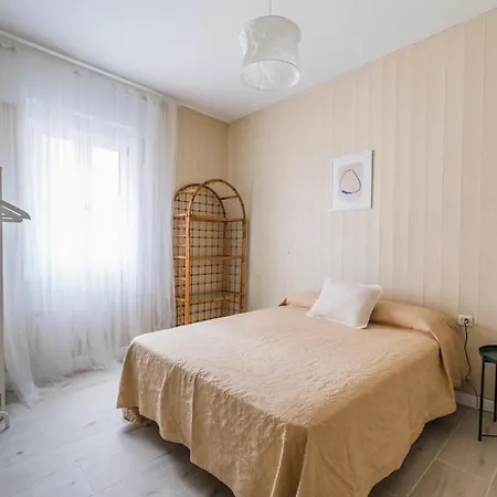 Casa Con Jardin En Cabo De Cruz, Boiro *